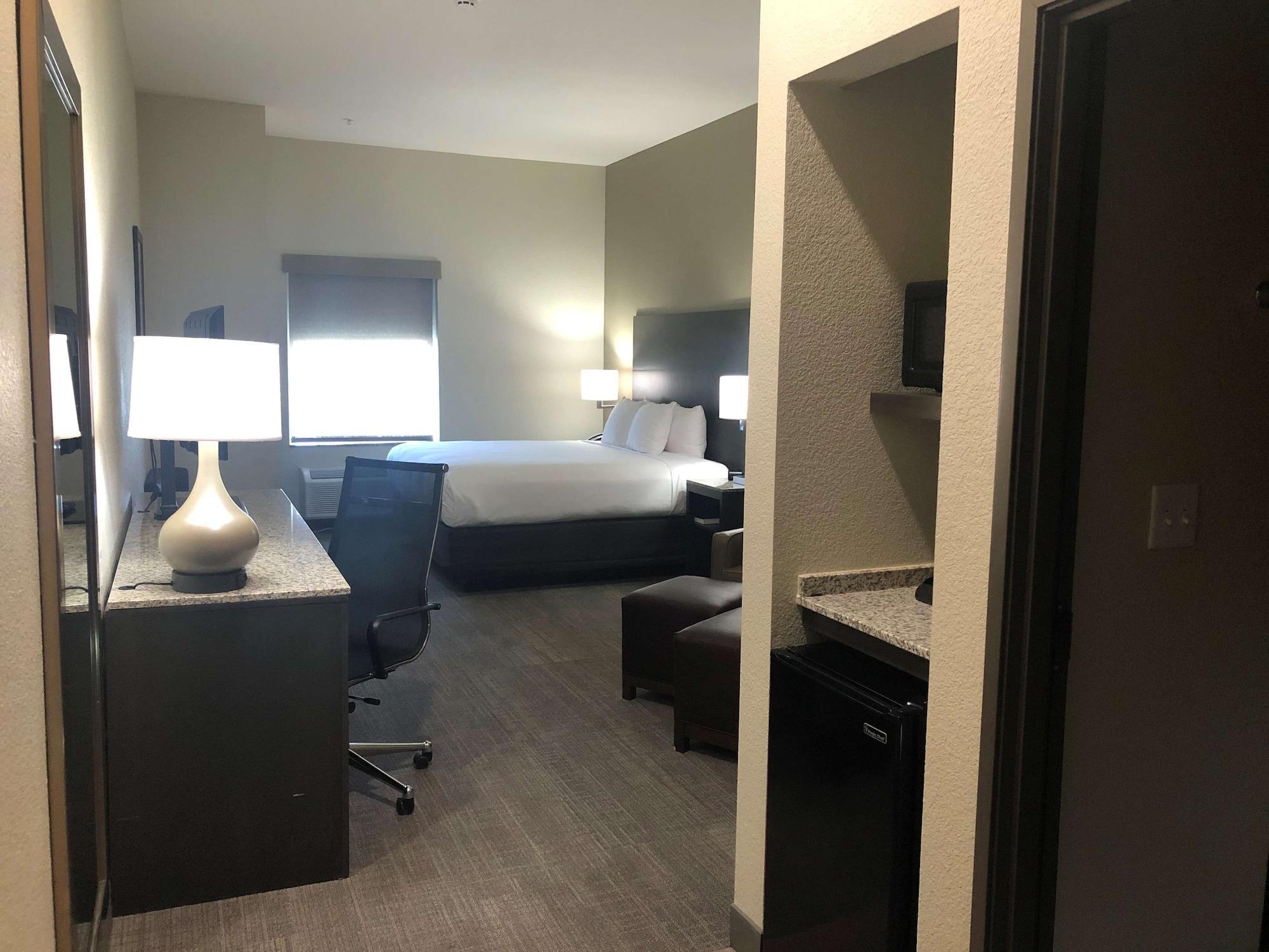 Ameniti Bay - Best Western Signature Collection Fruitville Bagian luar foto