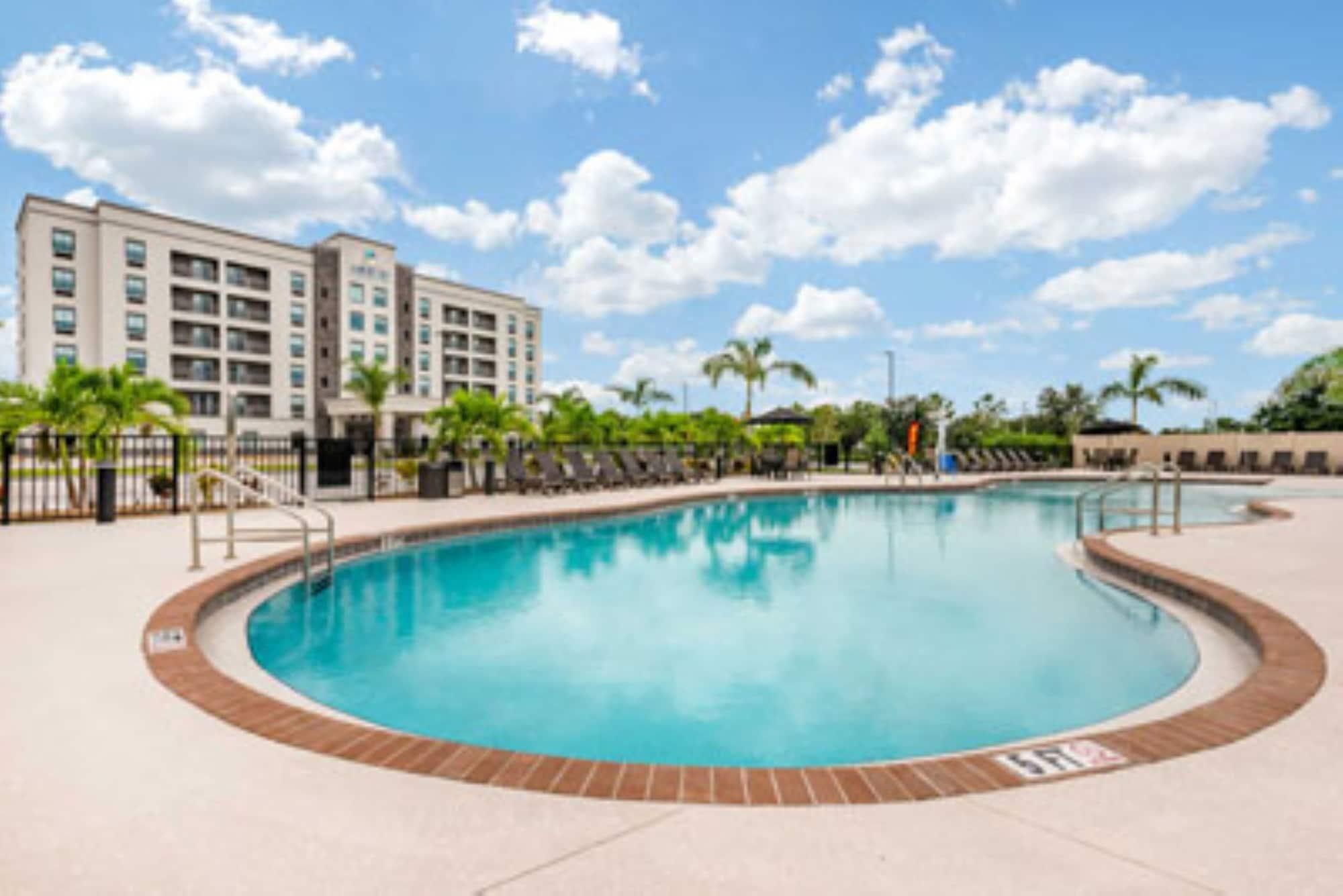 Ameniti Bay - Best Western Signature Collection Fruitville Bagian luar foto