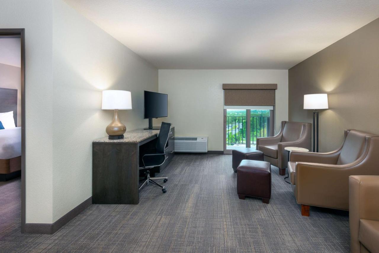 Ameniti Bay - Best Western Signature Collection Fruitville Bagian luar foto