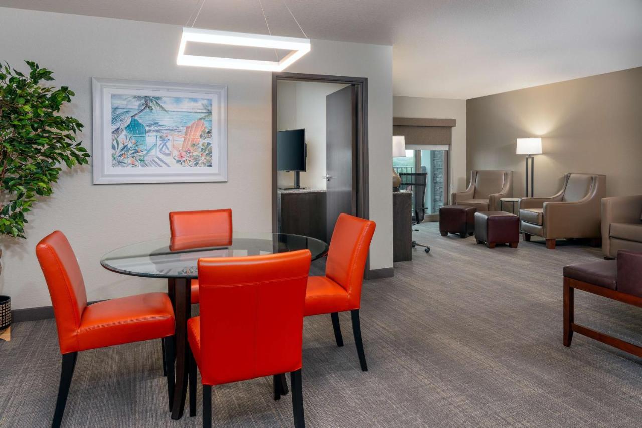 Ameniti Bay - Best Western Signature Collection Fruitville Bagian luar foto