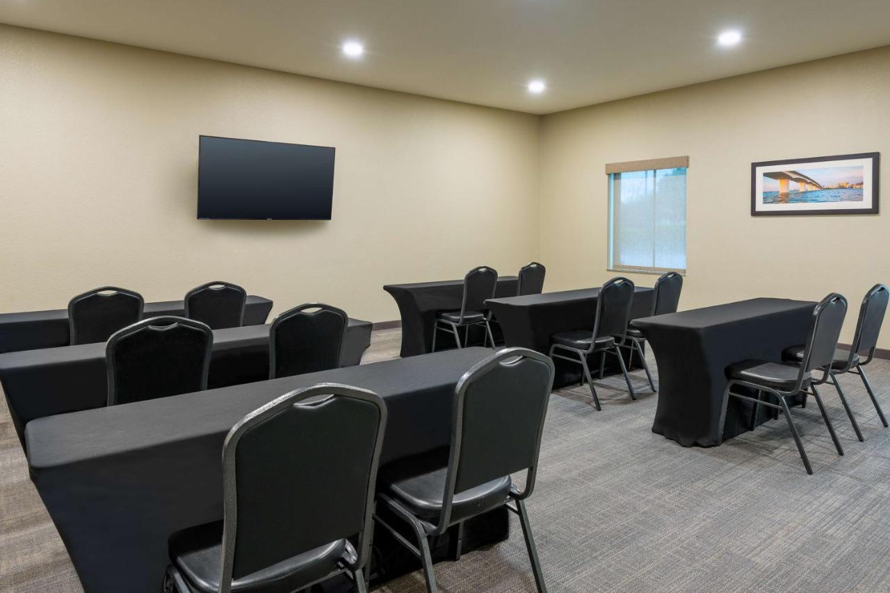Ameniti Bay - Best Western Signature Collection Fruitville Bagian luar foto