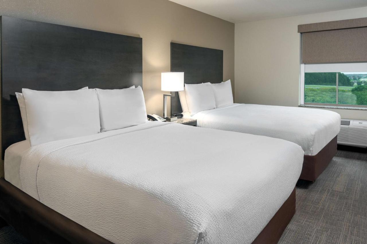 Ameniti Bay - Best Western Signature Collection Fruitville Bagian luar foto